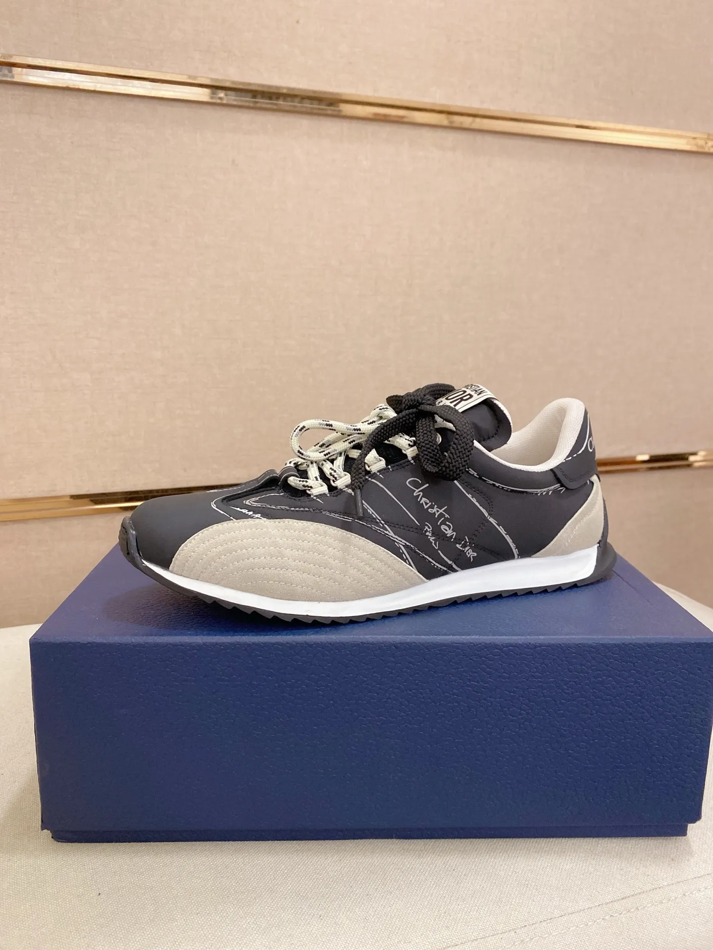 Men's shoes💰: 500💰Couple style💏 [Dior·Dior] New casual sports style men's shoes, new spring and summer design, perfect workmanship, lace-up lazy style to create wardrobe quality, upper: imported first-layer cowhide, mesh breathable lining soft and comfortable, ultra-light TPU wear-resistant outsole, simple, versatile fashion men's shoes, excellent color code number 35--44. (45,46 customized items are not returnable or exchangeable)